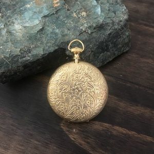 ROUND FLORAL BRASS LOCKET KEEPSAKE PENDANT